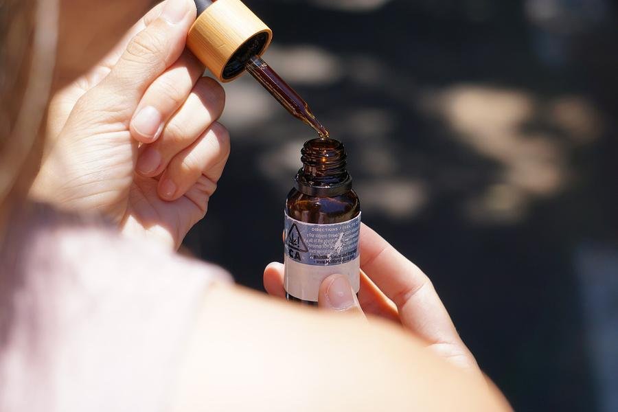 Huile de CBD : taux, dosage, spectre, ce qui vaut son prix