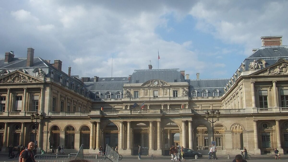 Façade du Conseil d'État à Paris, place du Palais-Royal
