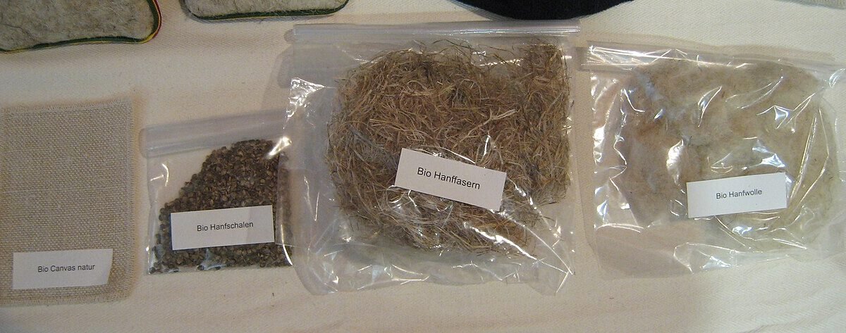 Échantillons de produits en chanvre : tissu, fibres, chènevotte