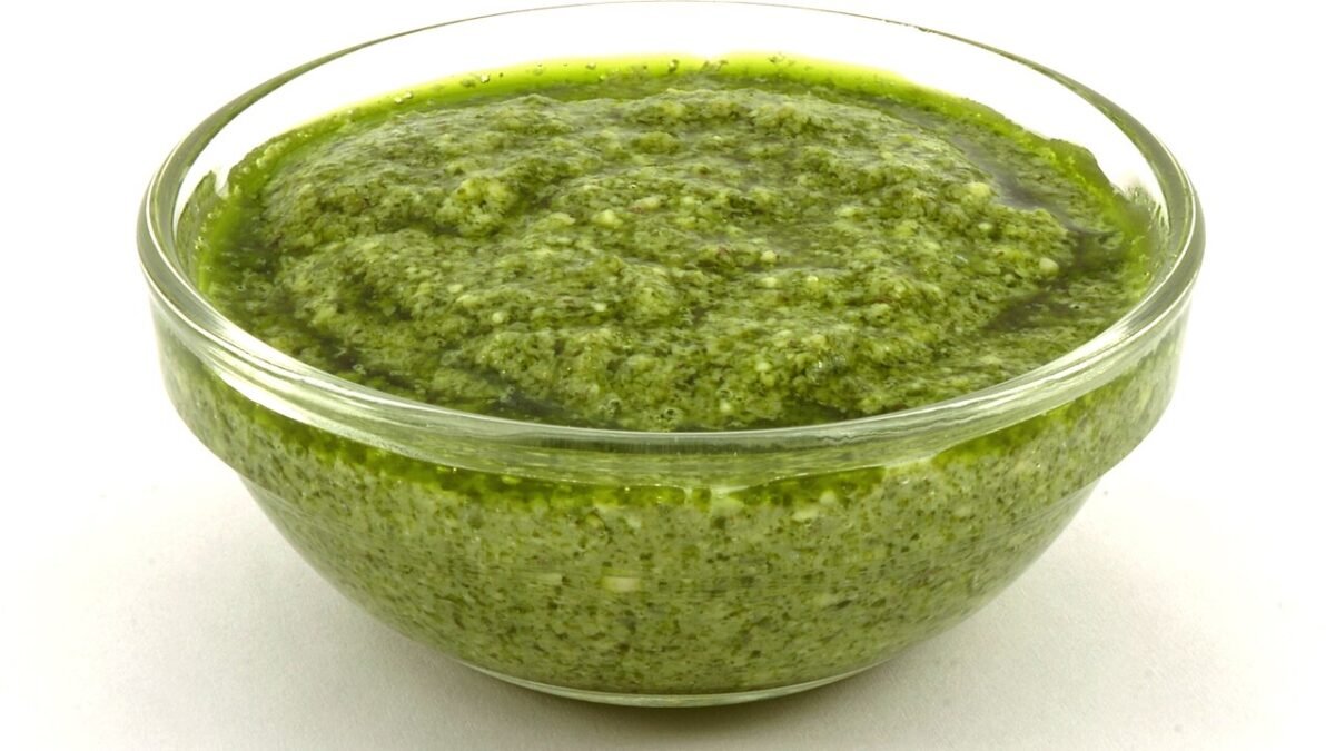 Bol de pesto au basilic vert